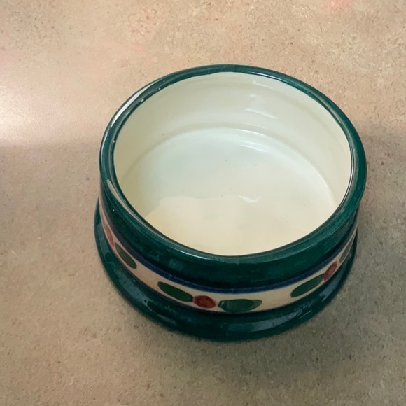 Gail Pittman covered dish.This can be a “keeper”of anything.Perfect condition. - Picture 2 of 5